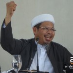 Ust. Abu M. Jibriel : “Hanya orang kafir, munafik dan sejenisnya yang tidak ingin syariah”