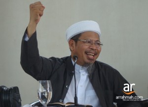 Menista dan menolak Syari’ah menuai musibah dan bencana